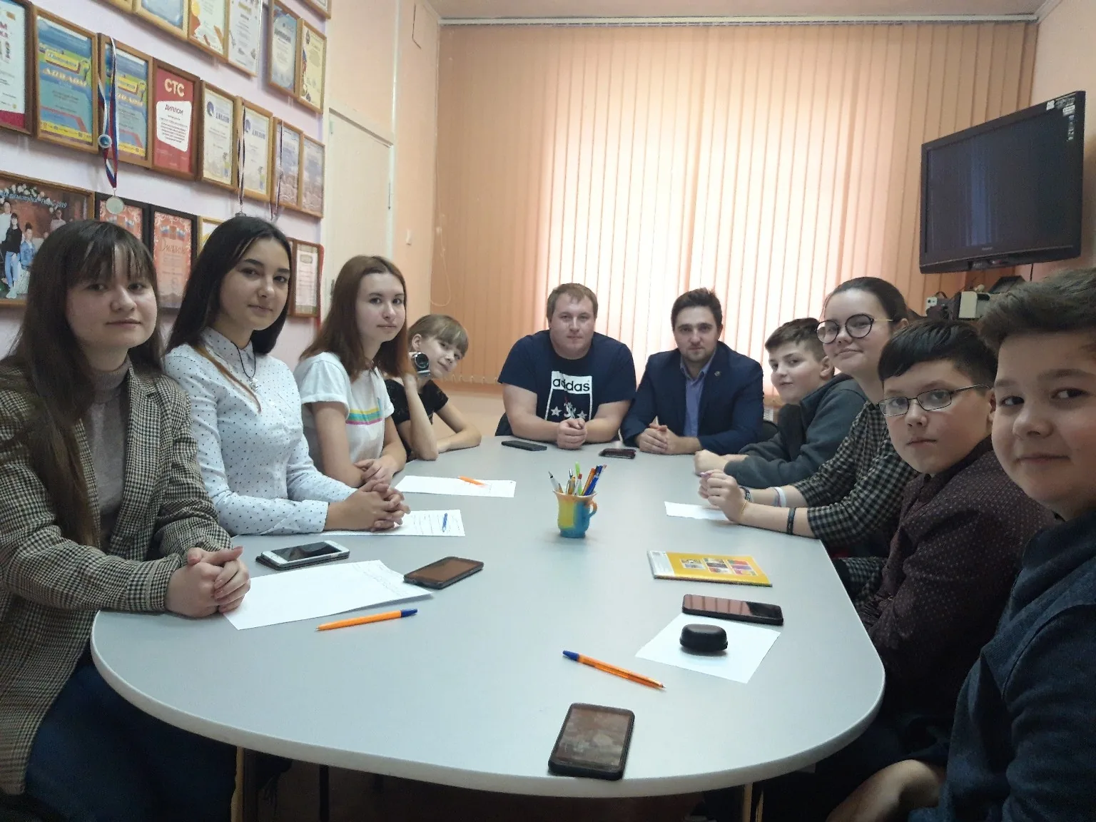 Провели с коллегой в детской студии "Гном" ДДиЮТ лекцию на тему "права и обязанности детей".