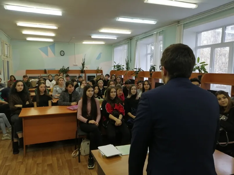 Провёл лекцию в ДДиЮТ в юридической школе "Ваше право"